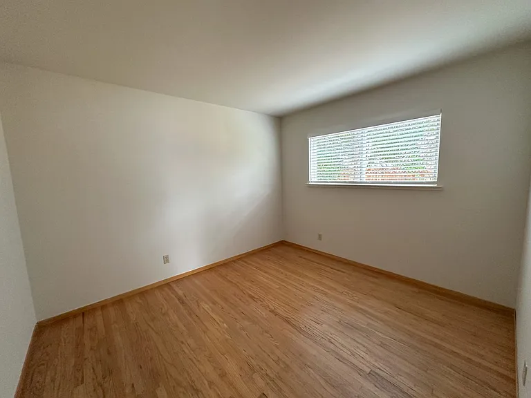 5030 Kingston Way — Photo 4