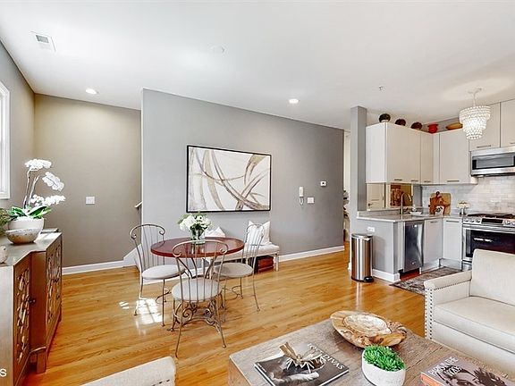 3rd image of 851 Laurel Ave