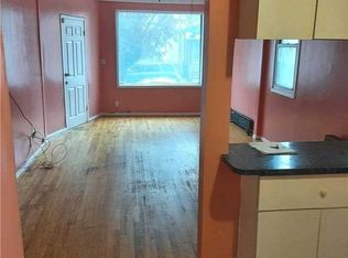 90-34 199th St #1, Hollis, NY 11423