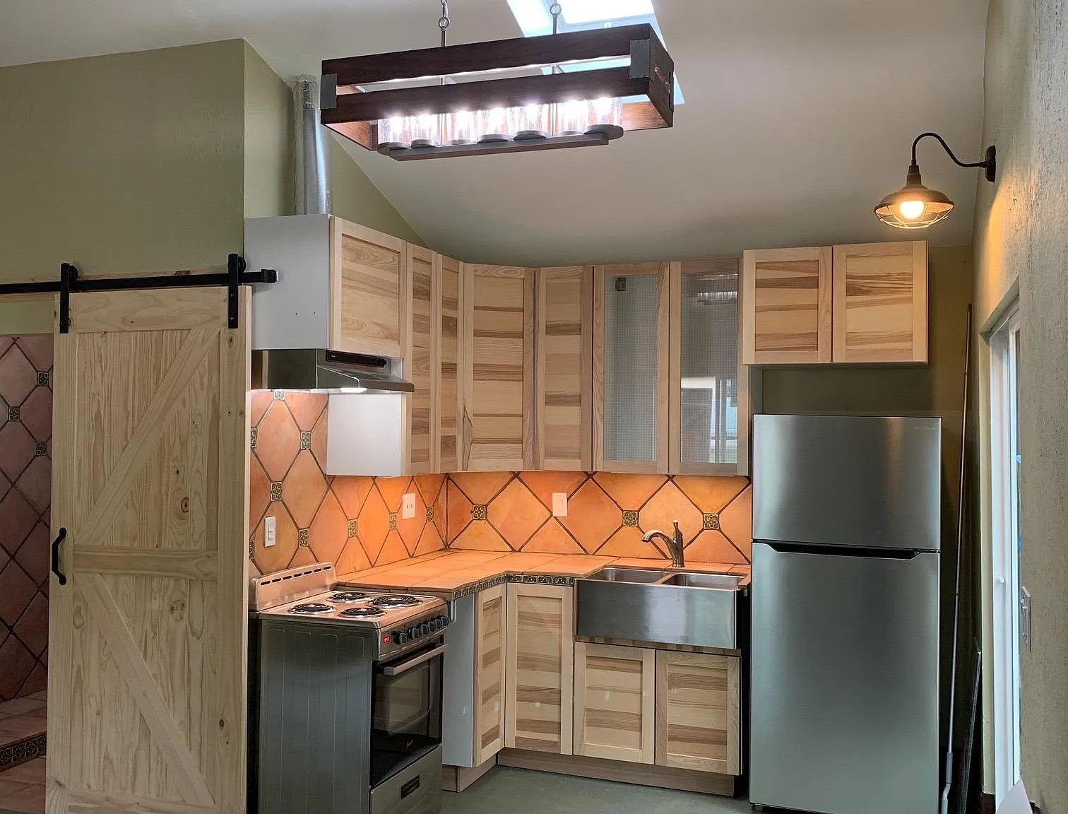 Studio, 400 sqft, $2,300 — Photo 3