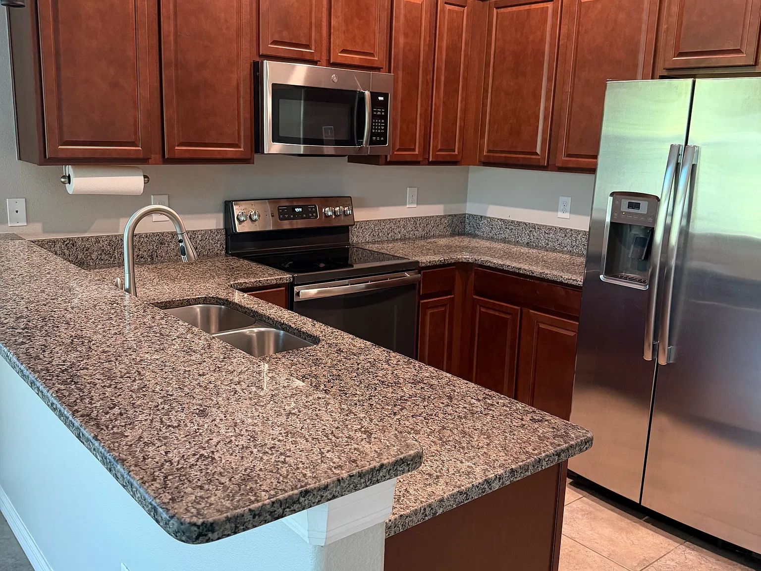 3 bed, 2.5 bath, 1824 sqft, $2,300 — Photo 1