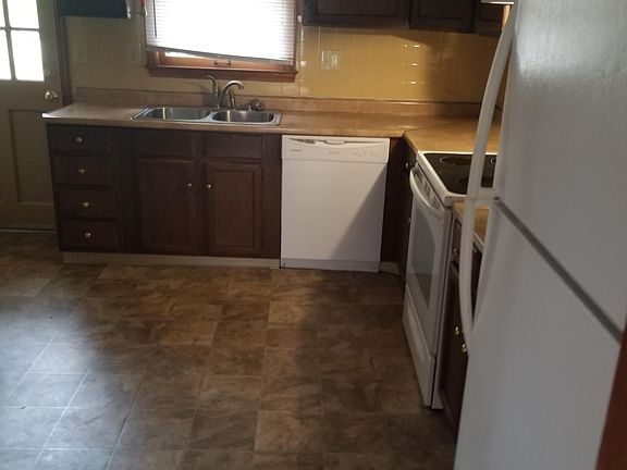 2nd image of 3209 Carriage Ln