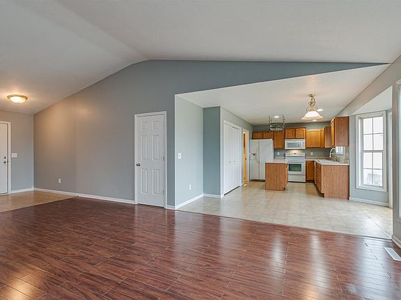 3rd image of 1605 Sky Valley Ct