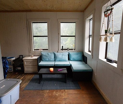 3rd image of 339 Drury Ave
