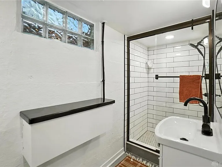 108 Napoleon Dr — Photo 38