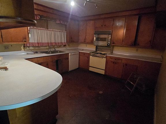 5th image of 3800 Wellesley Dr