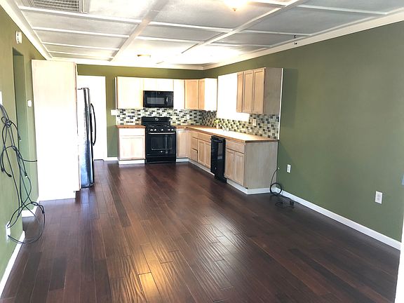 2nd image of 406 N Texas St
