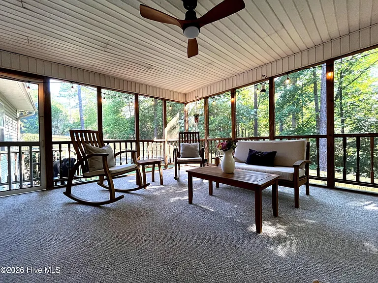 2400 Longleaf Dr W — Photo 33