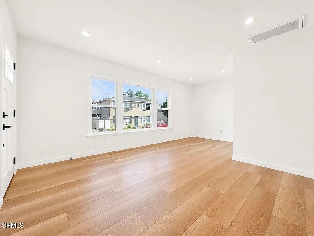 1 bed, 1.0 bath, 650 sqft, $2,700 — Photo 2