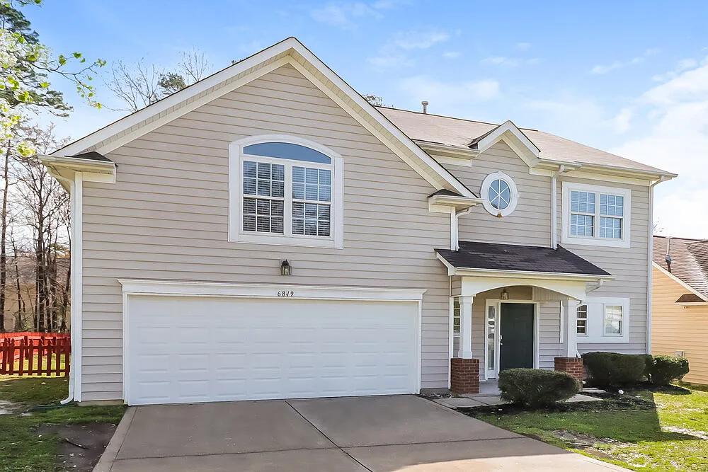 4 bed, 2.5 bath, 1924 sqft, $2,360 — Photo 4