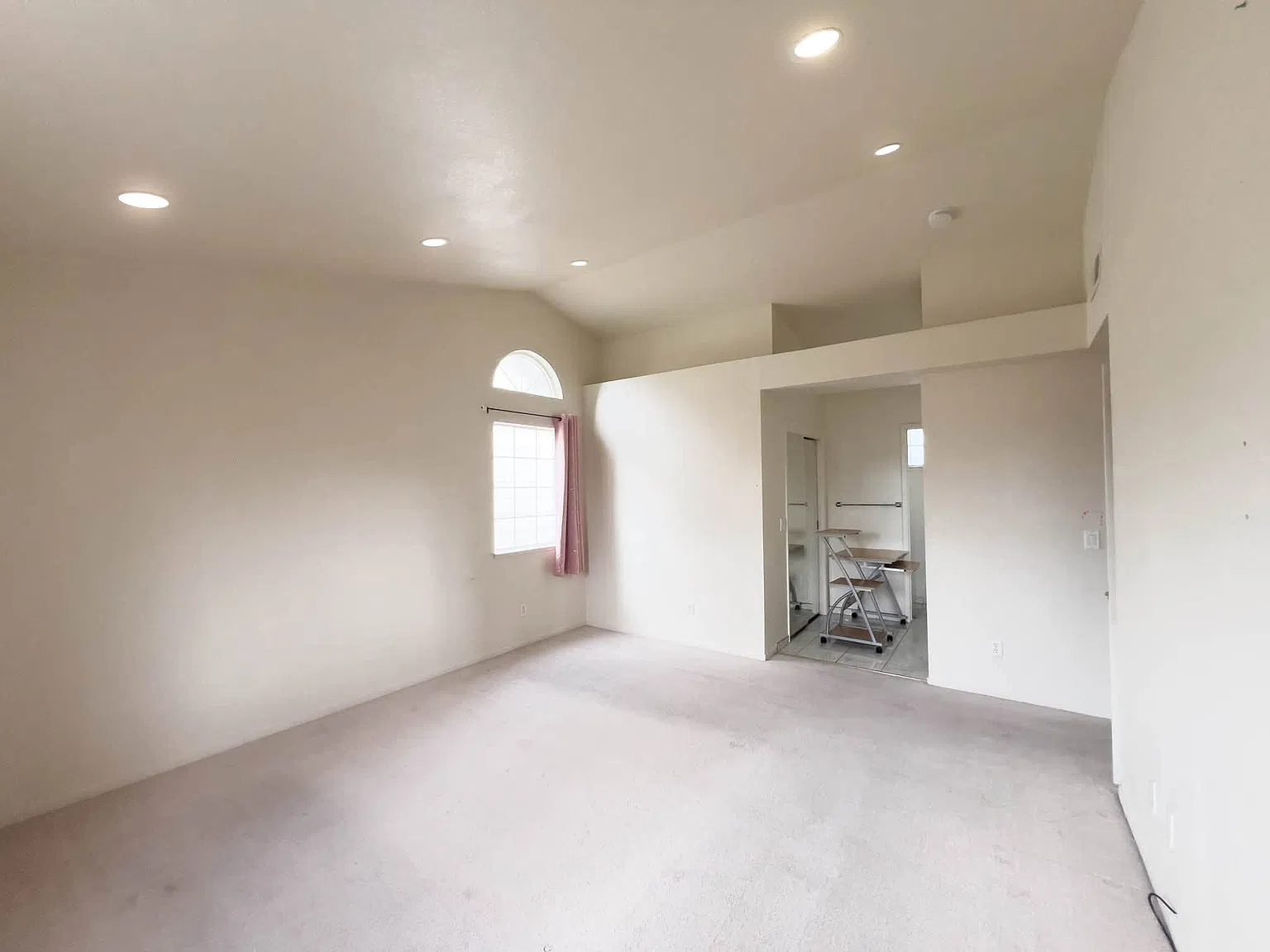 4 bed, 1830 sqft, $1,300 — Photo 3