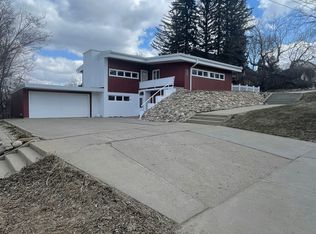 625 3rd St SE, Minot, ND 58701