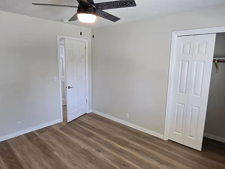 5617 S 104th Ave — Photo 16