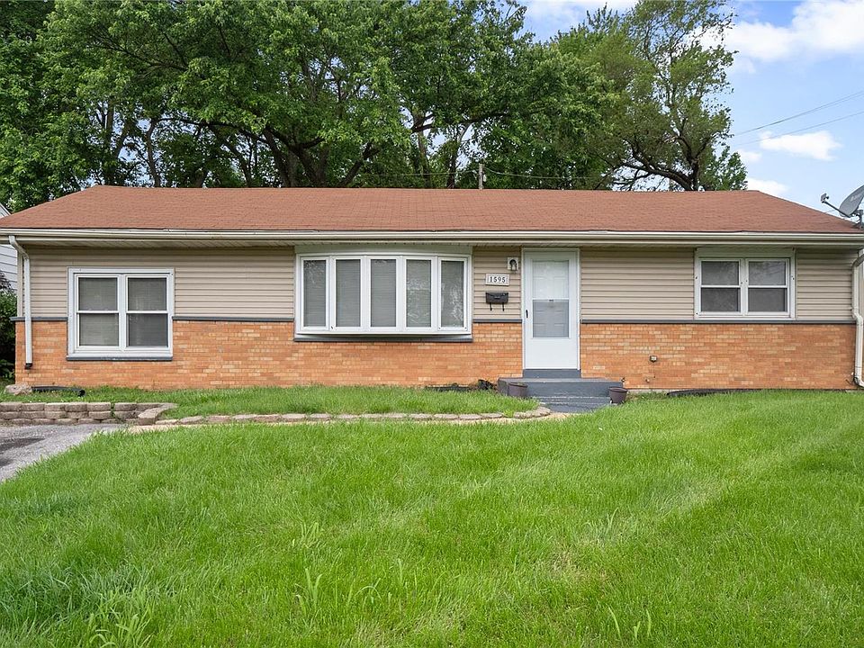 1st image of 1595 Clover Ln