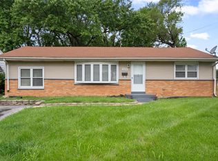 1595 Clover Ln, Florissant, MO 63031