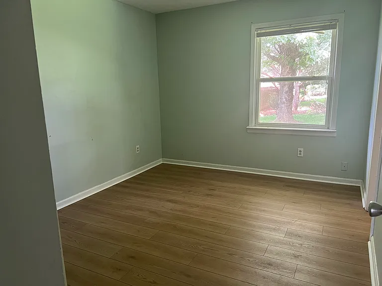 203 Redbud Dr — Photo 5