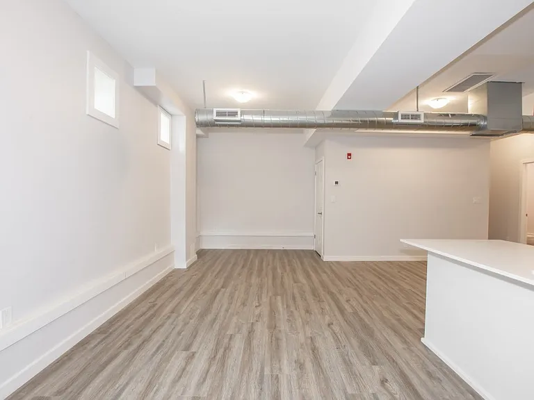 140 Caroline St S #1 — Photo 5