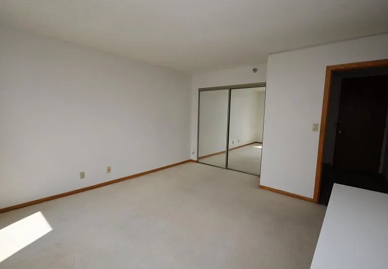 220 Broadway Ave S #911 — Photo 9