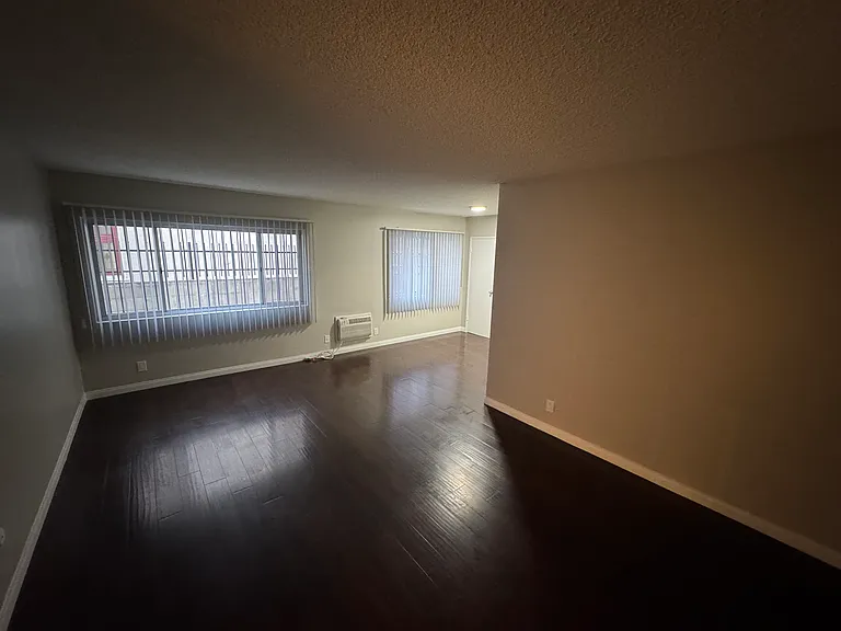 The Claridge Apartments — Photo 13