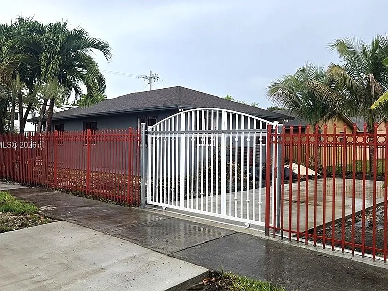 4952 NW 21st Ave — Photo 23