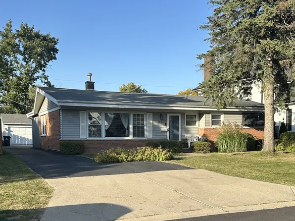 2442 Fontana Dr, Glenview, IL 60025