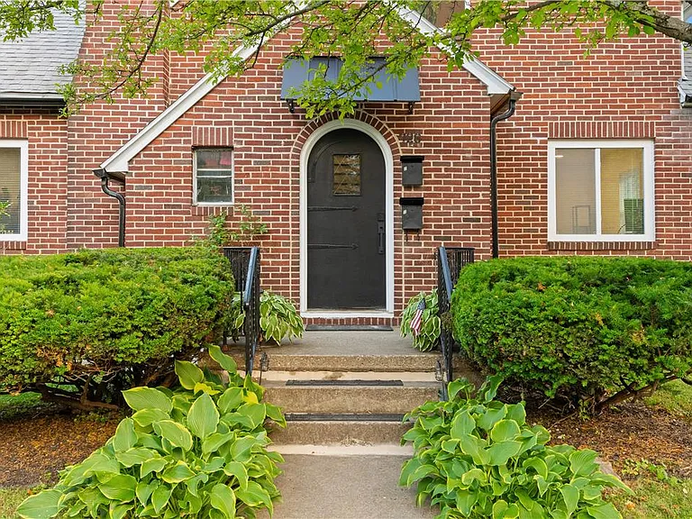 726 Seneca St #1 — Photo 16