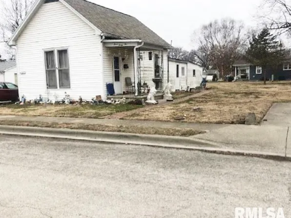 735 S Wyandotte St, Taylorville, IL 62568