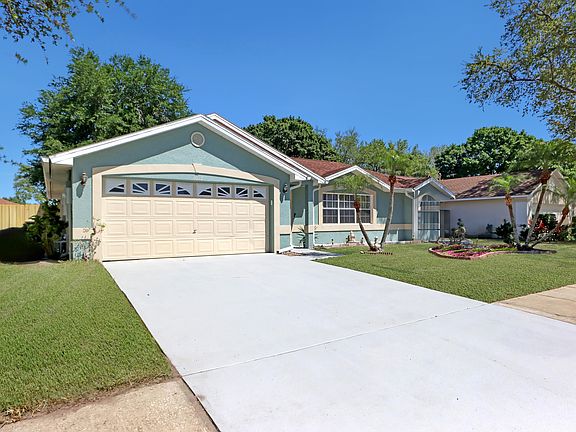 4th image of 2015 Buescher Hill St