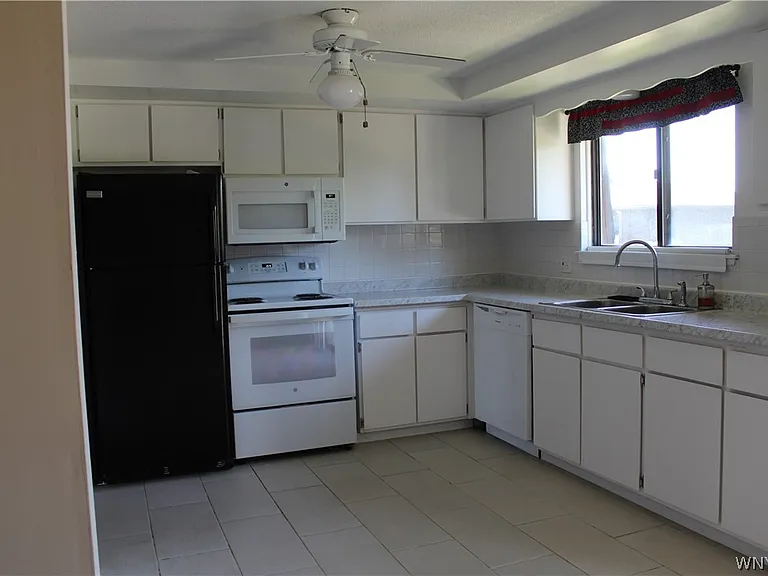 3948 Ridge Lea Rd #D — Photo 9