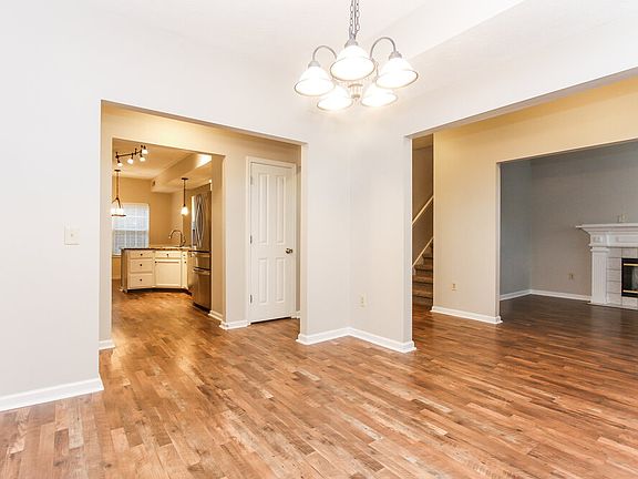 3rd image of 100 Bradford Ct