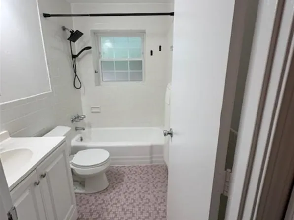 15 Cass St APT 3, West Roxbury, MA 02132
