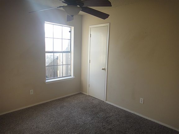 5th image of 504 Kings Way Dr APT A