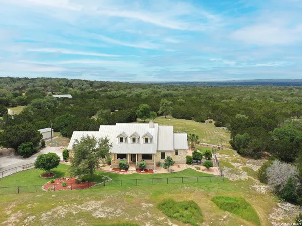 104 Rolling View Dr, Boerne, TX 78006