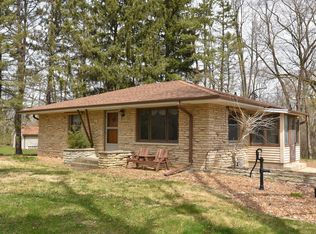 W220N10970 Amy Belle Rd, Hubertus, WI 53033