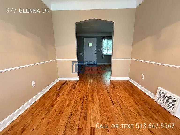 977 Glenna Dr — Photo 3