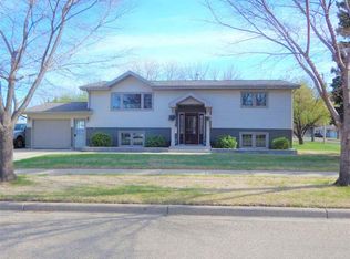 2409 2nd Ave NW, Minot, ND 58703