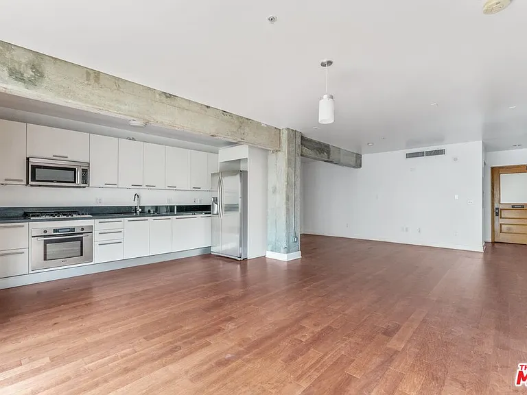 416 S Spring St #608 — Photo 15