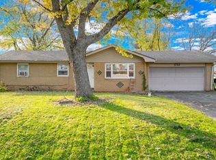 1712 Pinewood Ln, Joliet, IL 60433