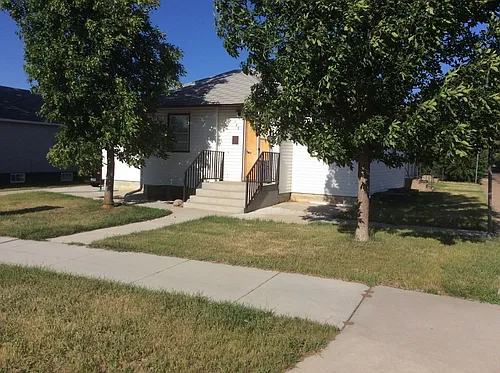 145 10th Ave W Photo 1