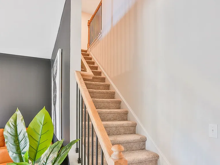 1020 Point Place Dr — Photo 10