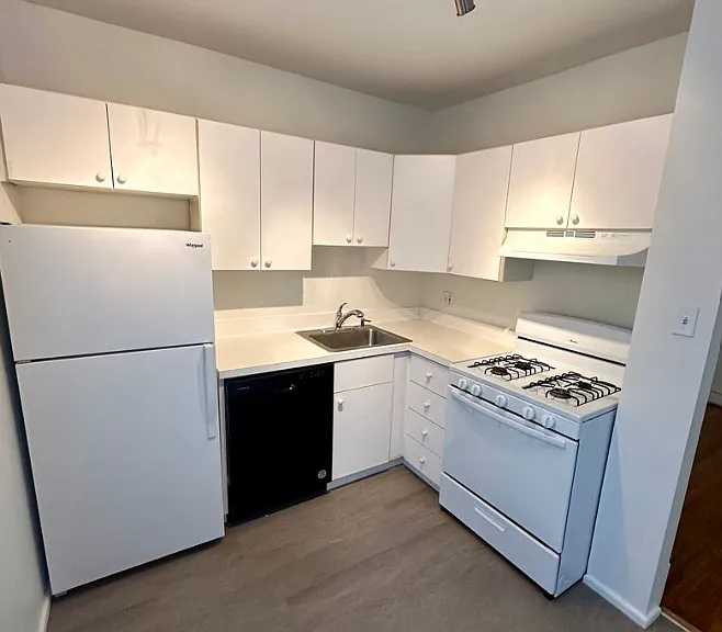 4415 Pershing Ave — Photo 6