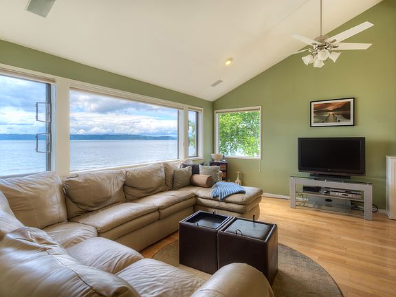 Large media/rec room