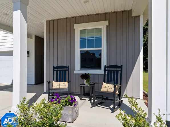 217 Summer Ranch Dr, Fuquay Varina, NC 27526