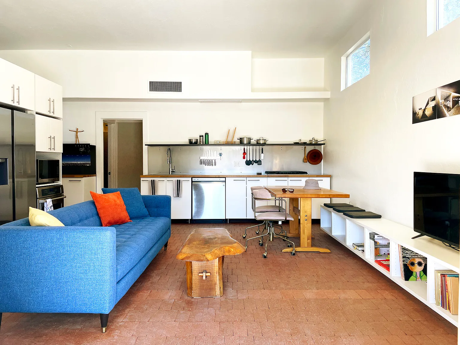 2 bed, 900 sqft, $950 — Photo 2