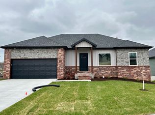 1105 S Swift Ave, Ozark, MO 65721