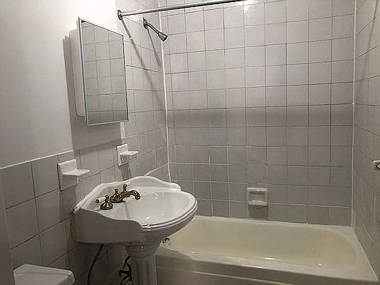 5th image of 113 Lexington Ave #1