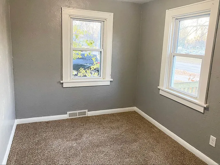 1425 Soo Marie Ave — Photo 5