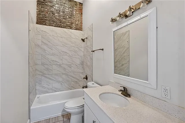 229 N Peters St #301 — Photo 13