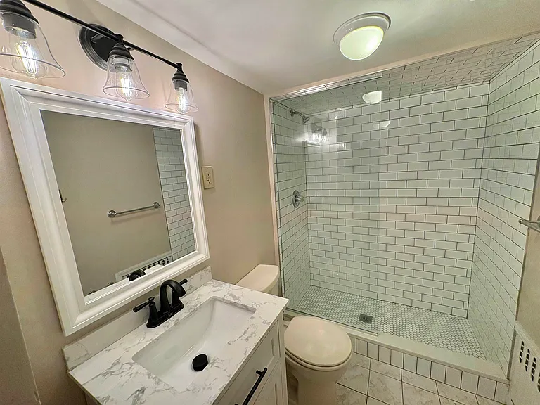 610 Grand St #GROUND LEVEL — Photo 8