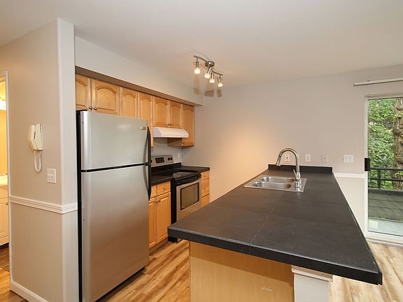 4th image of 1726 Belmont Ave APT 301